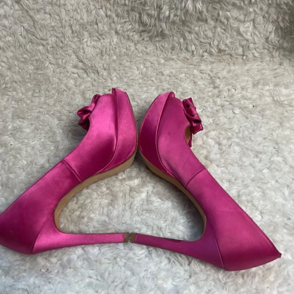 Pour La Victoire Satin Hot pink slip on platform heels peep toe SZ9.5